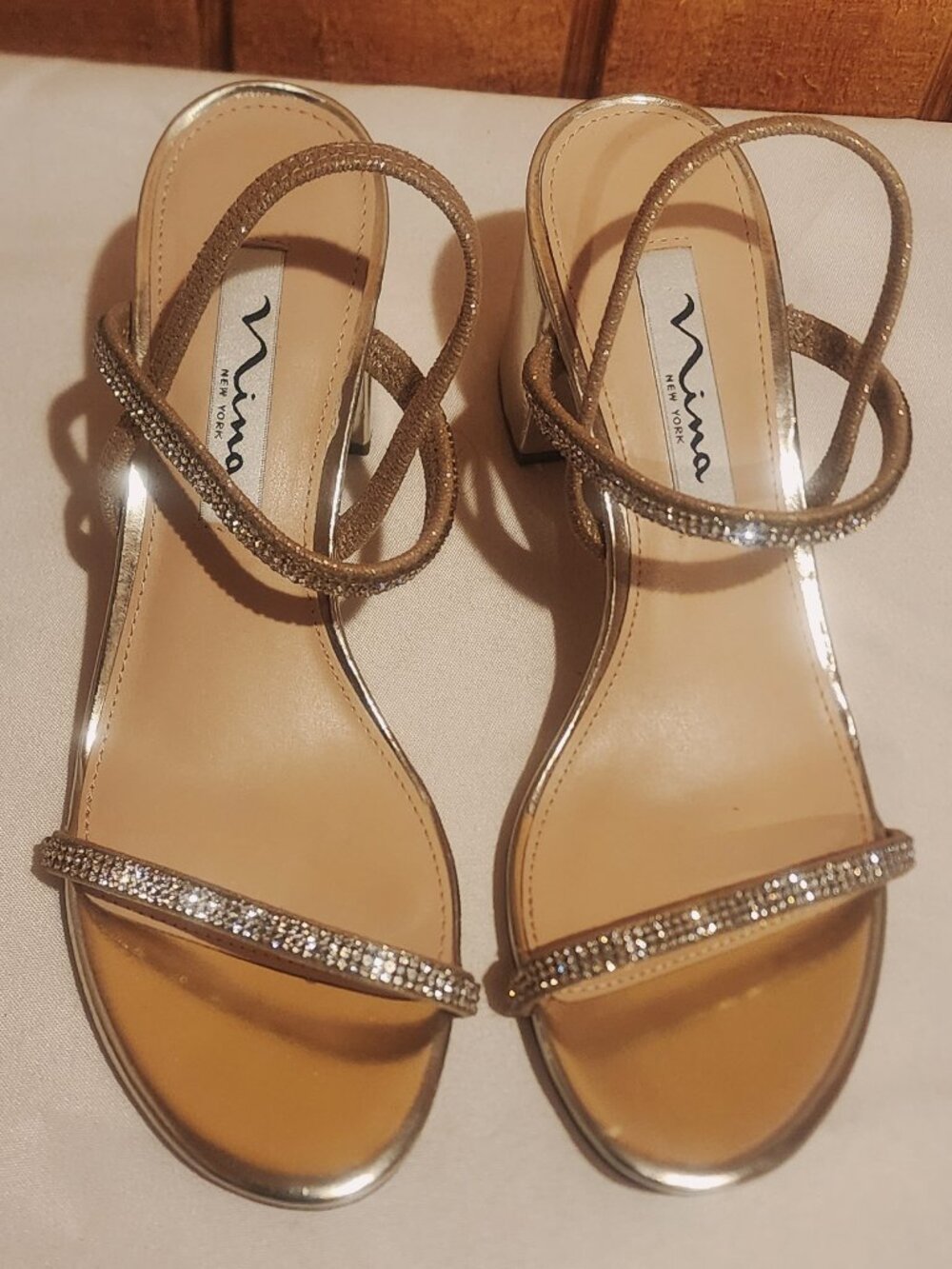 Nina New York Gold Glitter Strap Block Heel Size 6.5M (Slim Fit)
